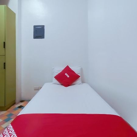 Spot On Junction Hostel Makati City Exterior photo