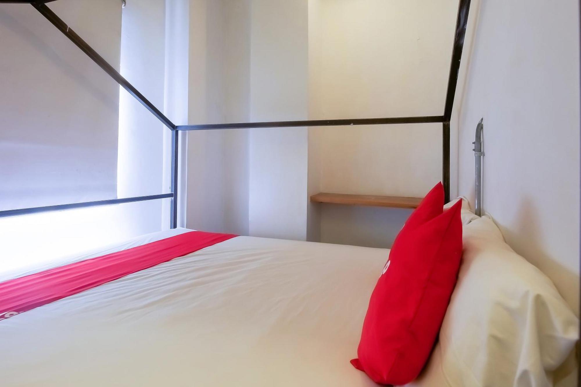 Spot On Junction Hostel Makati City Exterior photo