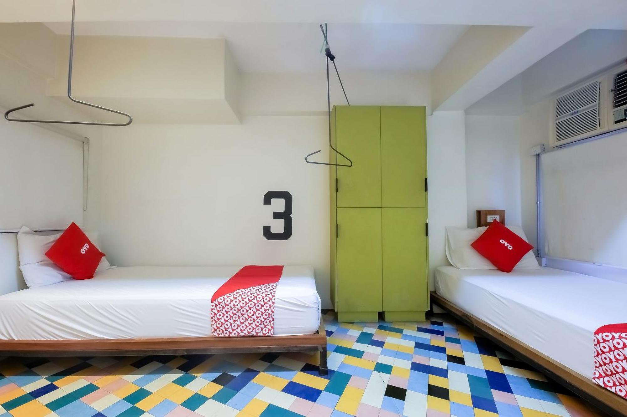 Spot On Junction Hostel Makati City Exterior photo