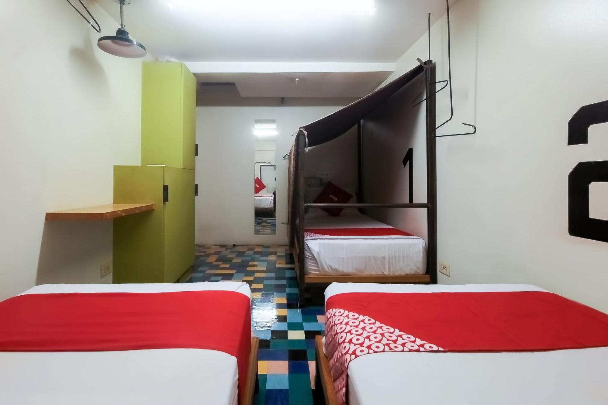 Spot On Junction Hostel Makati City Exterior photo