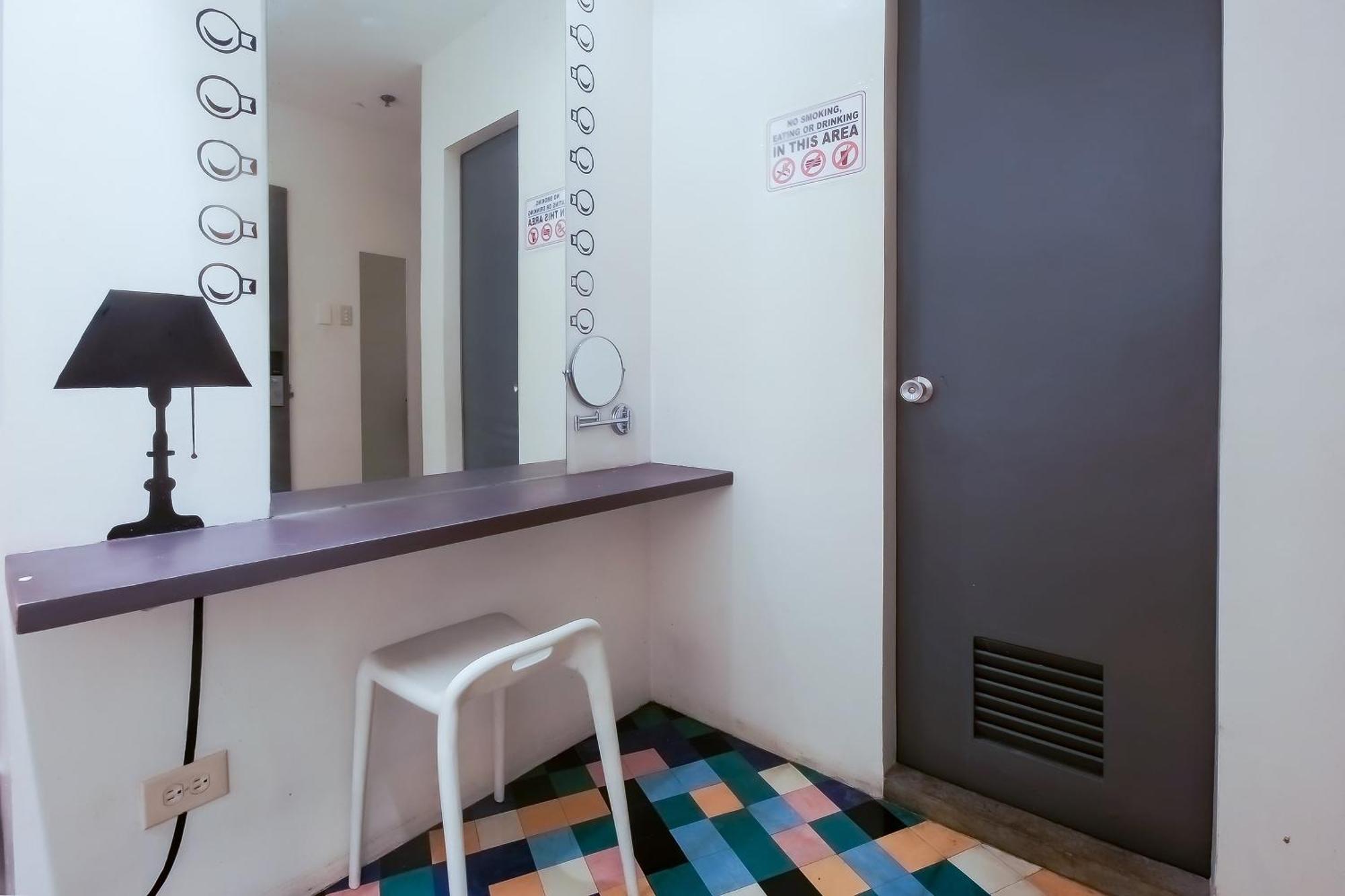 Spot On Junction Hostel Makati City Exterior photo