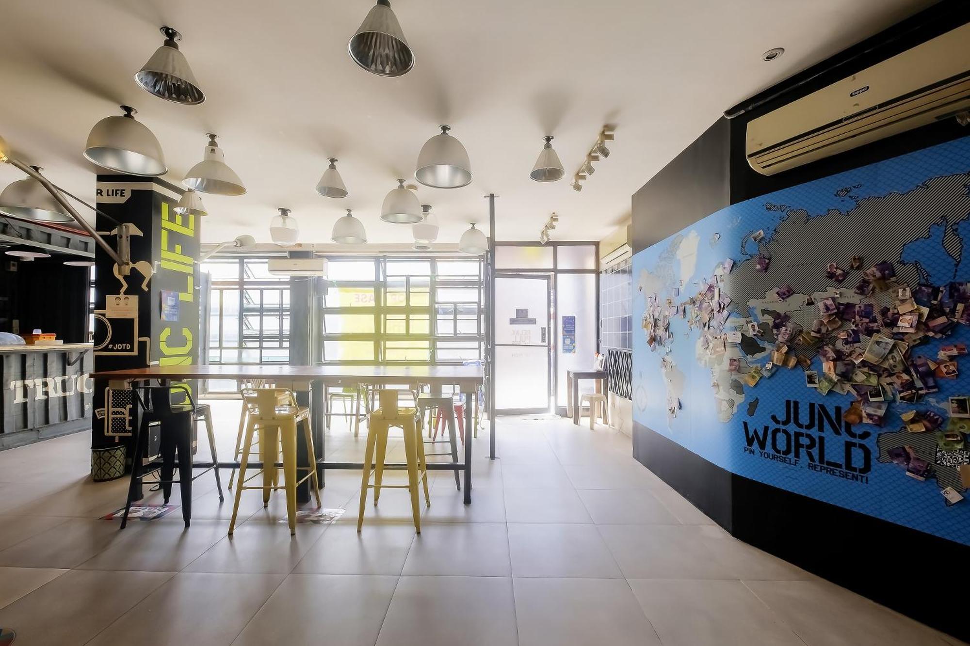 Spot On Junction Hostel Makati City Exterior photo