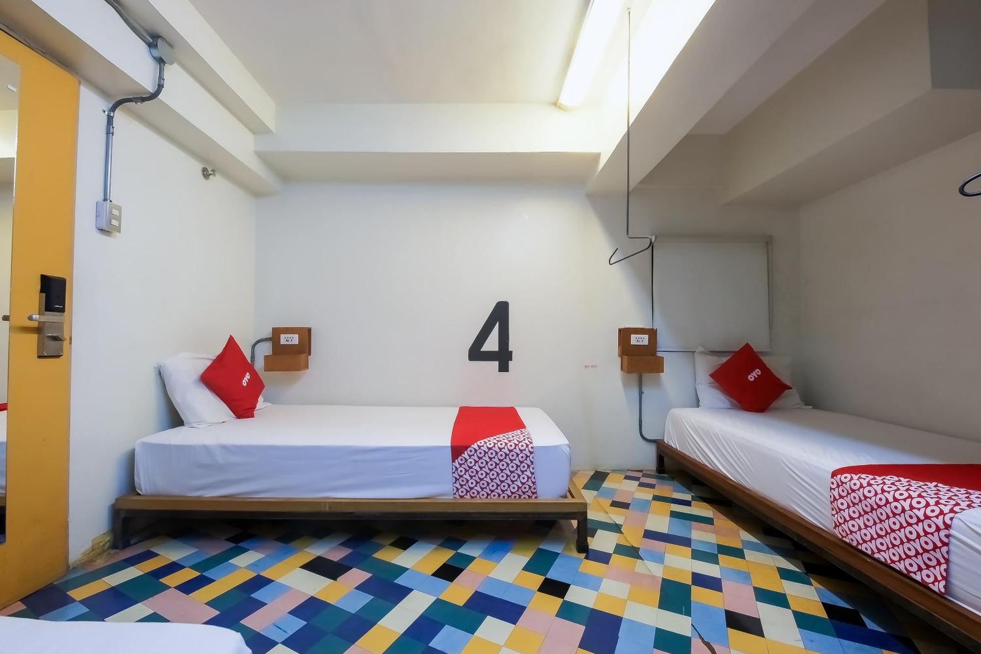 Spot On Junction Hostel Makati City Exterior photo